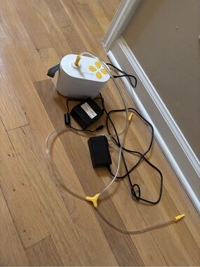 Medela Pump in Style Portable White & Yellow Electric Pump